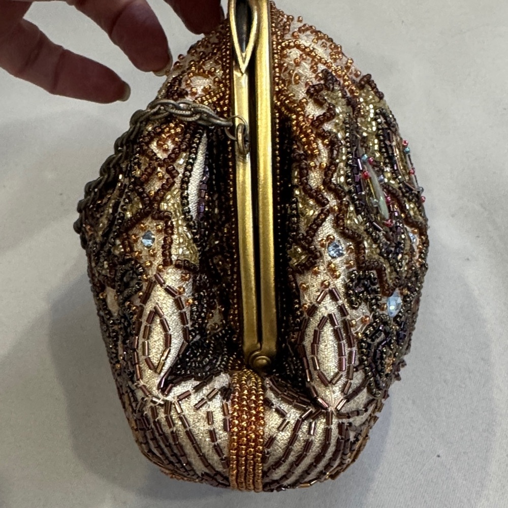 Vintage Beaded Evening Bag – Gold, Brown & Mother of Pearl – Kiss Lock Closure - Picture 8 of 12